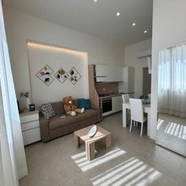 TEDDY'S HOME Luminoso accogliente e moderno, готель у місті Ракале