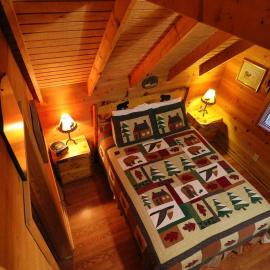 Cute updated Mountain Cabin fireplace #3, hotel din Helen