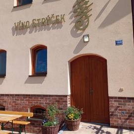 Viesnīca Sklep Víno Strýček pilsētā Velke Bīlovice