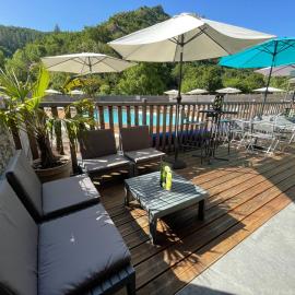 디뉴레뱅에 위치한 호텔 Camping du Bourg