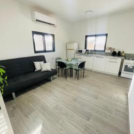 ניסים בערבה, hotel sa Idan