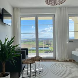 MAGURSKA PANORAMA l samodzielne zameldowanie l self check-in، فندق في Chrząstówka
