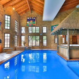 Mereke Manor, hotel Centurionban