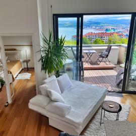 Lux -Luxury Sea and Mountains View Apartment-NEW, hotel v destinaci Koper