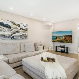 Bright 4 BR Family Home , Sleeps 8, Near Wonderland and Vaughan Mills, hotel en Vaughan
