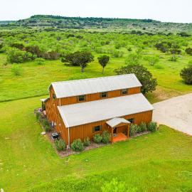 Cozy Strawn Cabin w/ Pool Access - Near Lake!, hotel em Strawn