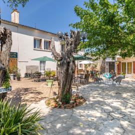 Hotel Les Vieux Acacias, ξενοδοχείο σε Queyrac