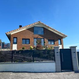 Villa los corzos, hotel in Oviedo