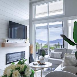 Brand New Penthouse with Lake and Mtn Views, hotel in Harrison Hot Springs