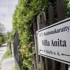 Villa Anita - dovolenka pre rodiny pri Balatone, hotel in Balatonakarattya
