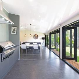 Home among the Gum Trees - Free wine - Pool offline July1-Sep 4, hotel in Modbury
