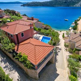 Beachfront Vila Angelina, ξενοδοχείο σε Vinisce