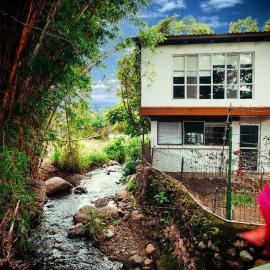 Rainforest Cabin in Escazu, hotel a Escazú