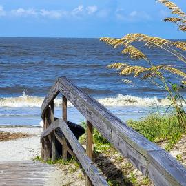Harbor Island Condo w/ Pool Access: Walk to Beach!