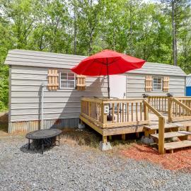 Higden Studio Cottage < 1 Mi to Greers Ferry Lake โรงแรมในFairfield Bay