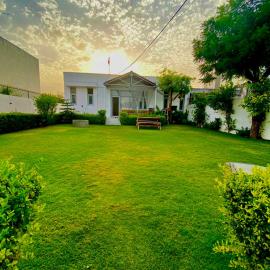 Solanki farms & Pool Villa garden fully private, hotel in Jaipur