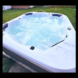 Summer Holiday 5 bed with Hot tub and Entertainment – hotel w mieście Sheerness