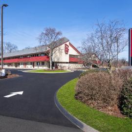 Red Roof Inn Enfield, хотел в Енфийлд