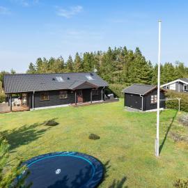 Gorgeous Home In Ejstrupholm With Wifi, hotel in Ejstrupholm