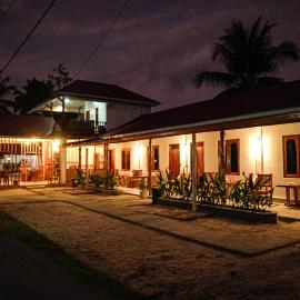 Suzi Beach House Mentawai, hotel a Tua Pejat