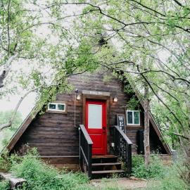 Dean's Den: Private Deck w/ Jacuzzi and a View, hotel in New Braunfels