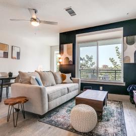 Stylish Condo facing Riverwalk with Free Parking Pet Friendly Centrally Located on the Riverwalk, hotel u gradu San Antonio