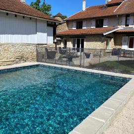 Le Saint-Hilaire, מלון בSaint-Hilaire-de-Brens