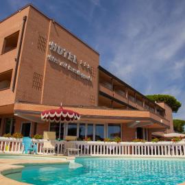 Hotel Riva dei Cavalleggeri, хотел в Марина ди Бибона