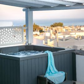 Shades of White Villas, hotel in Emporio Santorini