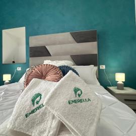 Emerella Luxury Suites-Siderno Lungomare, хотел в Сидерно Марина