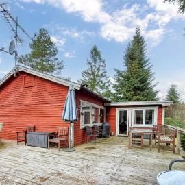 4 Bedroom Nice Home In Örkeljunga, hotelli Orkelljungassa
