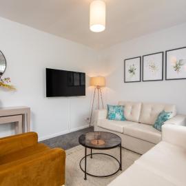 Stunning two bedroom house close to Durham and A1, hotel a Bowburn