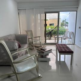 lujoso apartamento central con tres Aires acondicionados y parqueo, hotel a Montería
