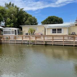 Cottage on the Water!، فندق في أوكيتشوبي