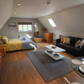 Little Wisteria - Countryside views, Parking and Superking Bed