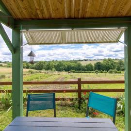Gîte rustique avec 2 chambres, nature, animaux admis, wifi et parking - FR-1-622-78, hotel a Vihiers
