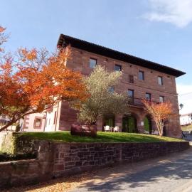 Hotel Jauregi Borda, hótel í Maya del Baztán
