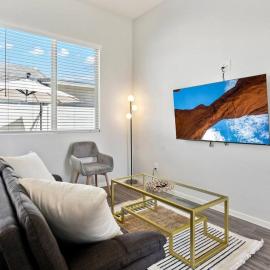 Breezy Modern House in Casa Grande with Pool,BBQ