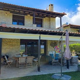 Maria's stone Heaven Retreat, hotel a Kalandra