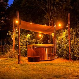 Vrijstaande 6 persoons Bungalow hottub en pizzaoven op vakantiepark