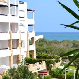 Luxe en bord de mère, hotelli kohteessa Restinga Smir