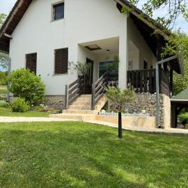 Guest House Štefanija, מלון בפוליאנאק