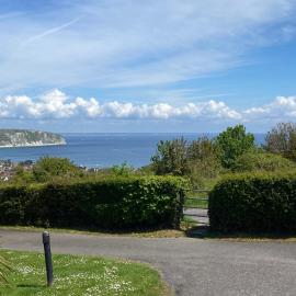 Stunning Caravan on Swanage Bay View Holiday Park، فندق في سواناج