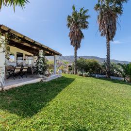 Paradiso Vintage Villa: Traditional 1944 Gem