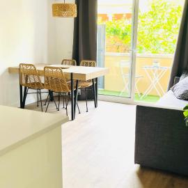 CENTRO CON TERRAZA NGRO BY PRESTIGI, hotel i Terrassa