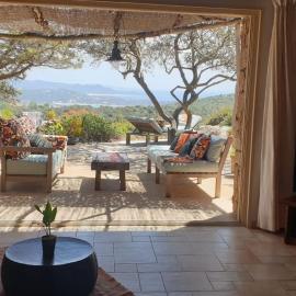 Tizzano, villa vue mer avec piscine, khách sạn ở Sartène