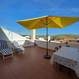 Casa Amarela - Praias Alqueva, hotel i Póvoa de São Miguel