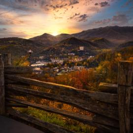 Awesome Honey Bear, Cozy Cabin Retreat in the Smokies Comfort & Fun for All
