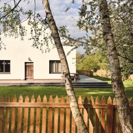 Stodoła pod lasem, hotell sihtkohas Kuchary Żydowskie