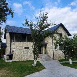 Balkonum Luxury Guest House, hotelli kohteessa Gosh